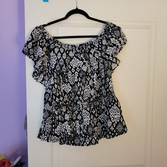 Old Navy Patterned Top - Picture 2 of 3